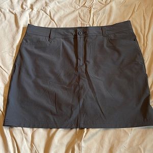 NWOT Eddie Bauer women’s adventurer 2.0 skort in gray. Size 14